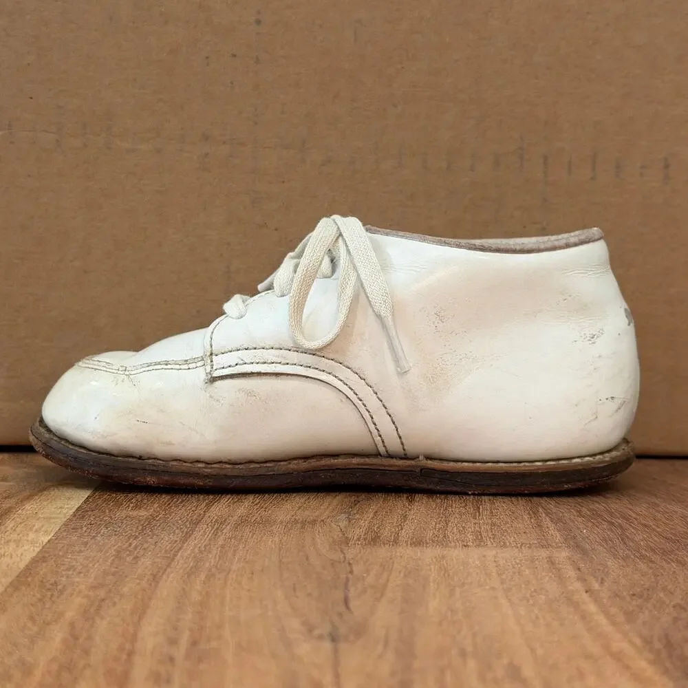 VINTAGE Baby / Toddler 18-24 Months Size 6.5D White Leather Walking Shoes